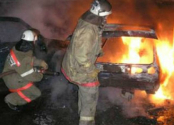 В Волгограде неизвестные подожгли иномарку 