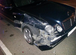 В Волжском "Мерседес" наехал на "четырку"