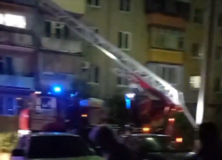 В Волжском пожар в квартире попал на видео