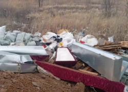 Свалку гробов обнаружили в Волжском