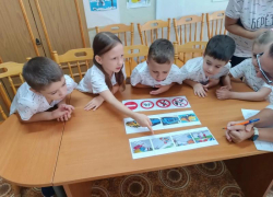 В Волжском дошкольники проверили знания ПДД и узнали о важности фликеров