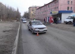 На севере Волгограда водитель "пятнадцатой" сбил женщину