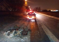 В Волжском водитель сбил пожилого велосипедиста