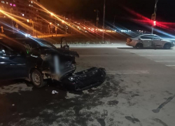 2 пассажира пострадали в столкновении авто на перекрестке в Волжском