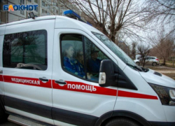 На камеры попала авария с участием кареты скорой помощи в Волжском