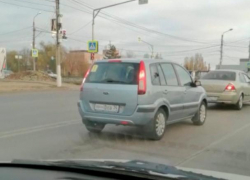 В Волжском водитель-новичок решил прокатиться с заклеенными номерами