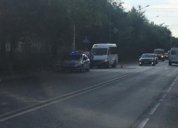 Одиннадцатилетняя школьница угодила под колеса маршрутки в Волжском