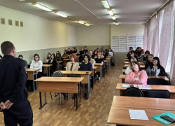 Волжским студентам объяснили тонкости дорожных правил и юридической ответственности