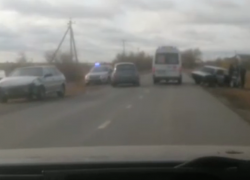 Водитель ВАЗа попал в больницу после ДТП в Волжском