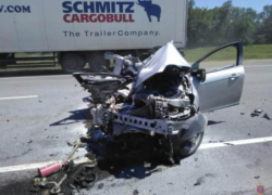 Семейная пара с младенцем погибли в страшной аварии в Волгоградской области: 3-летняя в тяжелом состоянии