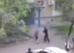 Жестокая расправа в праздник: в Волжском избили мужчину за замечание о разоренном палисаднике
