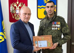 Главу Волжского наградили медалью «За помощь фронту»