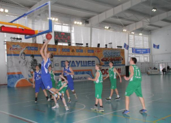 Память легендарного тренера почтут на открытом турнире по баскетболу в Волжском