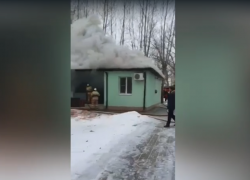 Знаменитая турбаза полыхала под Волжским: видео