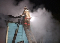 Под Волгоградом при пожаре пострадала хозяйка дома