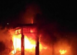 В Волжском сгорел торговый павильон из-за проблемы с печью