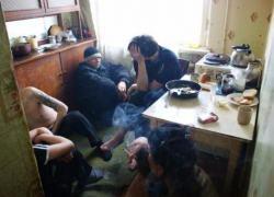 В Волгограде местные Бонни и Клайд организовали наркопритон рядом с детским садом