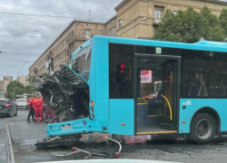Из волжского автобуса «вывалился» двигатель в Питере 