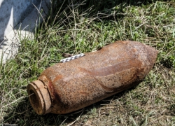 Пиротехники уничтожили авиабомбу, найденную в аэропорту Волгограда