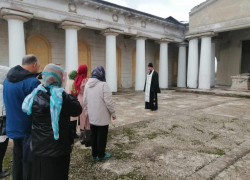 На территории мортуария в Волжском состоялся молебен по усопшим