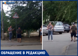 В Волжском возле детского сада мужчина стрелял из ружья: звонки в полицию были безуспешны 