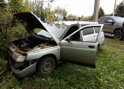 ВАЗ остался без переднего бампера из-за ДТП в Волжском