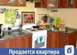 Дешево в Волжском продается однокомнатная квартира с кухонным гарнитуром