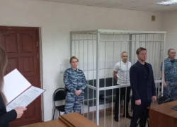 Удары бутылкой и угрозы продавцам: в Волжском осудили последнего участника пьяной расправы над покупателем