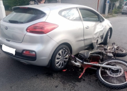 В Волжском иномарка сбила мопед: 18-летний парень в больнице