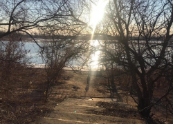 «Один погиб, двое в больнице»: в Волжском три ребенка провалились под лед