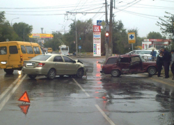 В Волгограде водитель «четверки» устроил ДТП