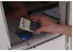 В Волжском 15-летние девочки купили сигареты возле школы и сняли себя на видео