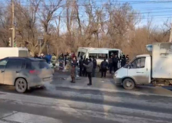 Три трупа, среди погибших - ребенок: все подробности страшного ДТП с маршруткой и КАМАЗом в Волгограде