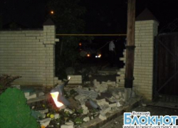 В Волгоградской области водитель решил искупаться в бассейне вместе с автомобилем.