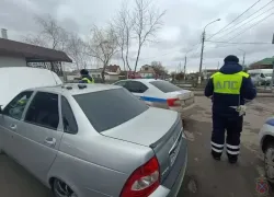 В Волжском за стрельбу из окна «Приоры» задержана компания молодых людей