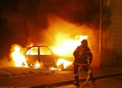 За ночь в Волгоградской области пироманы сожгли четыре авто