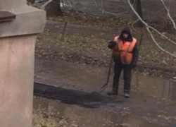 Власти Волжского объяснили ремонт дорог в дождь