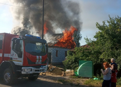Два дома сгорели под Волжским