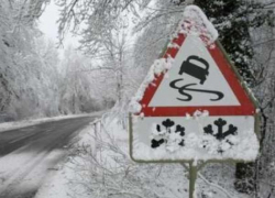 Легковушка влетела в грузовик под Волжским