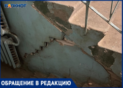 «Наша лестница скоро окажется в подвале»: волжанка просит УК «Спутник» отремонтировать подъезд