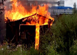 В Краснослободске вспыхнул гараж из-за короткого замыкания проводки