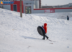 Сильный снегопад на выходных в Волжском выгонит больше техники для уборки на улицы
