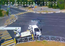 В ДТП в Волжском перевернулся автомобиль: ребенок и женщина в больнице