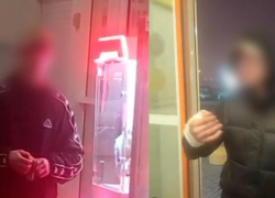 Полиция Волжского нашла буйных подростков, устроивших скандал в ТЦ «Оранж»