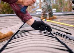 Волгоградец сорвался с пятиметровой высоты во время ремонта крыши