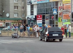 В Волжском у "Гермеса" столкнулись мотоцикл и "тринадцатая"