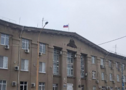 Волжские чиновники не смогут покупать машины дороже двух миллионов и смартфоны дороже 15 тысяч рублей