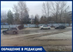 «Обещали, что такого не будет»: открытие семейного центра в Волжском превратило ближайшие дворы в сплошную парковку