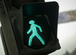 На севере Волгограда маршрутка сбила пенсионера после столкновения с тягачом