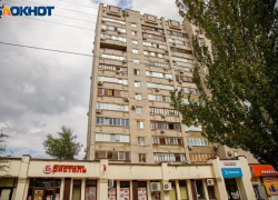 Только в Волгограде за год зарегистрировано 9 случаев падения детей из окон: полиция напоминает о безопасности